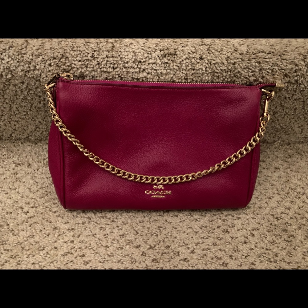 Coach CARRIE CROSSBODY CLUTCH IN PEBBLE LEATHER